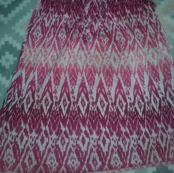 Medium Ombre Ikat Pattern Top EUC - Picture 6 of 7